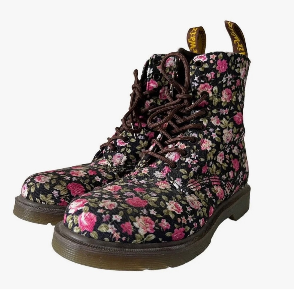 Dr. Martens Page Black Rose Canvas Boot Size 8